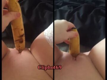 Em gái dâm thủ dâm với trái chuối